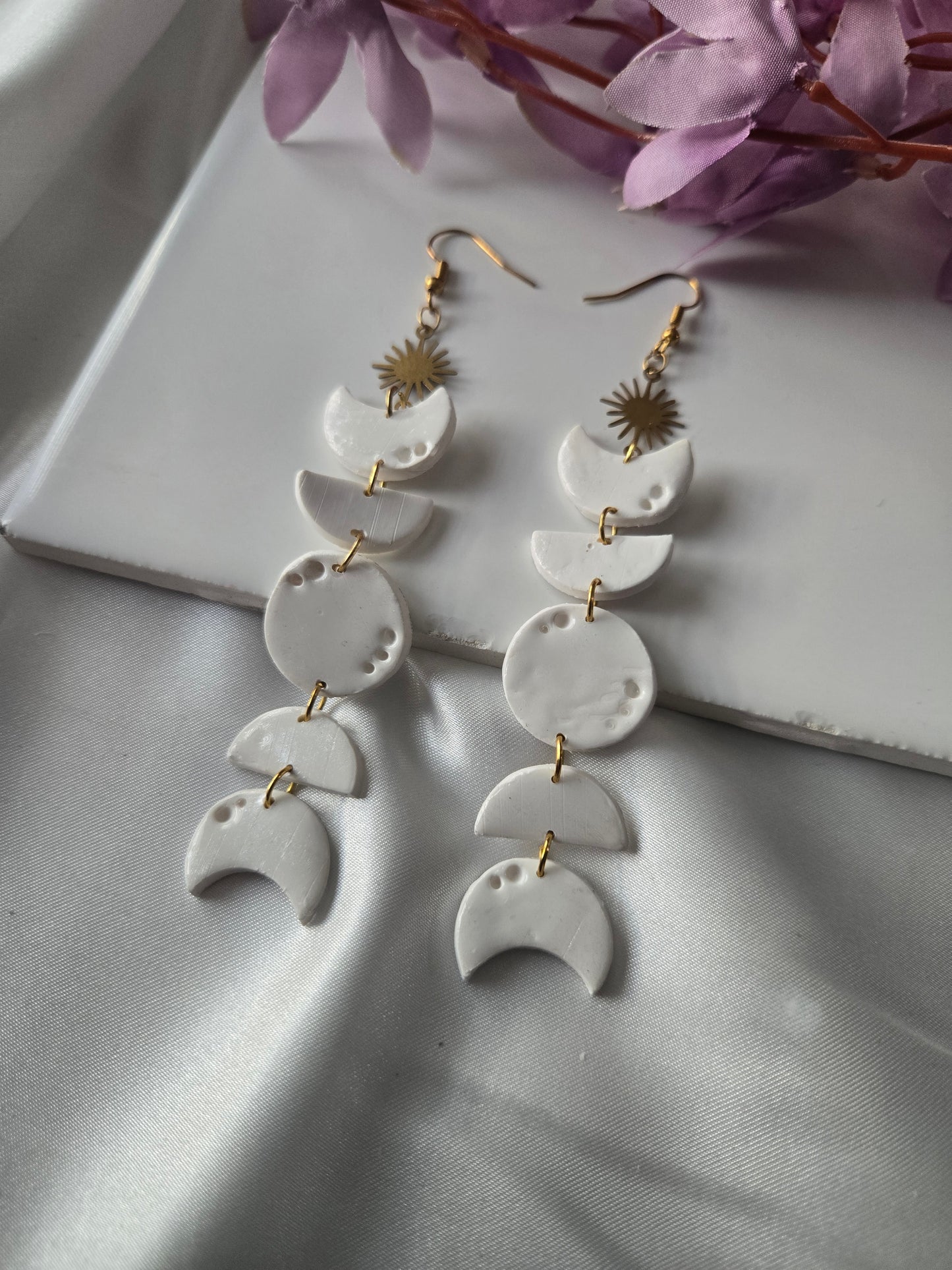 CELESTIAL MOON PHASE EARRING (WHITE)